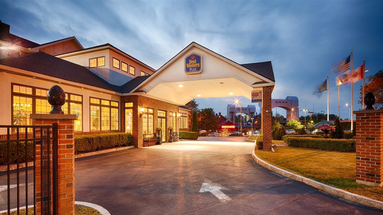Best Western Plus Franklin Square Inn Трой Экстерьер фото