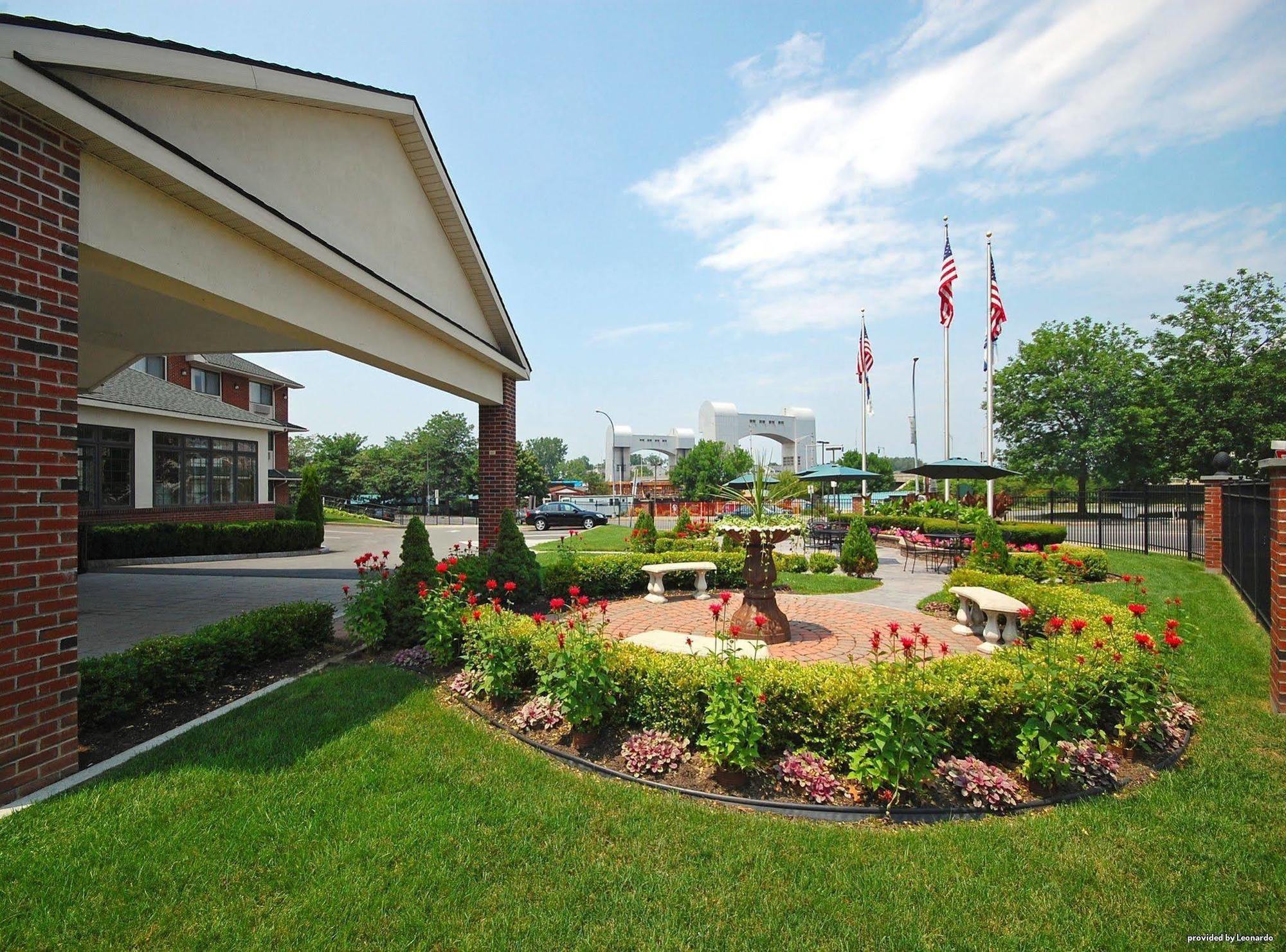 Best Western Plus Franklin Square Inn Трой Экстерьер фото